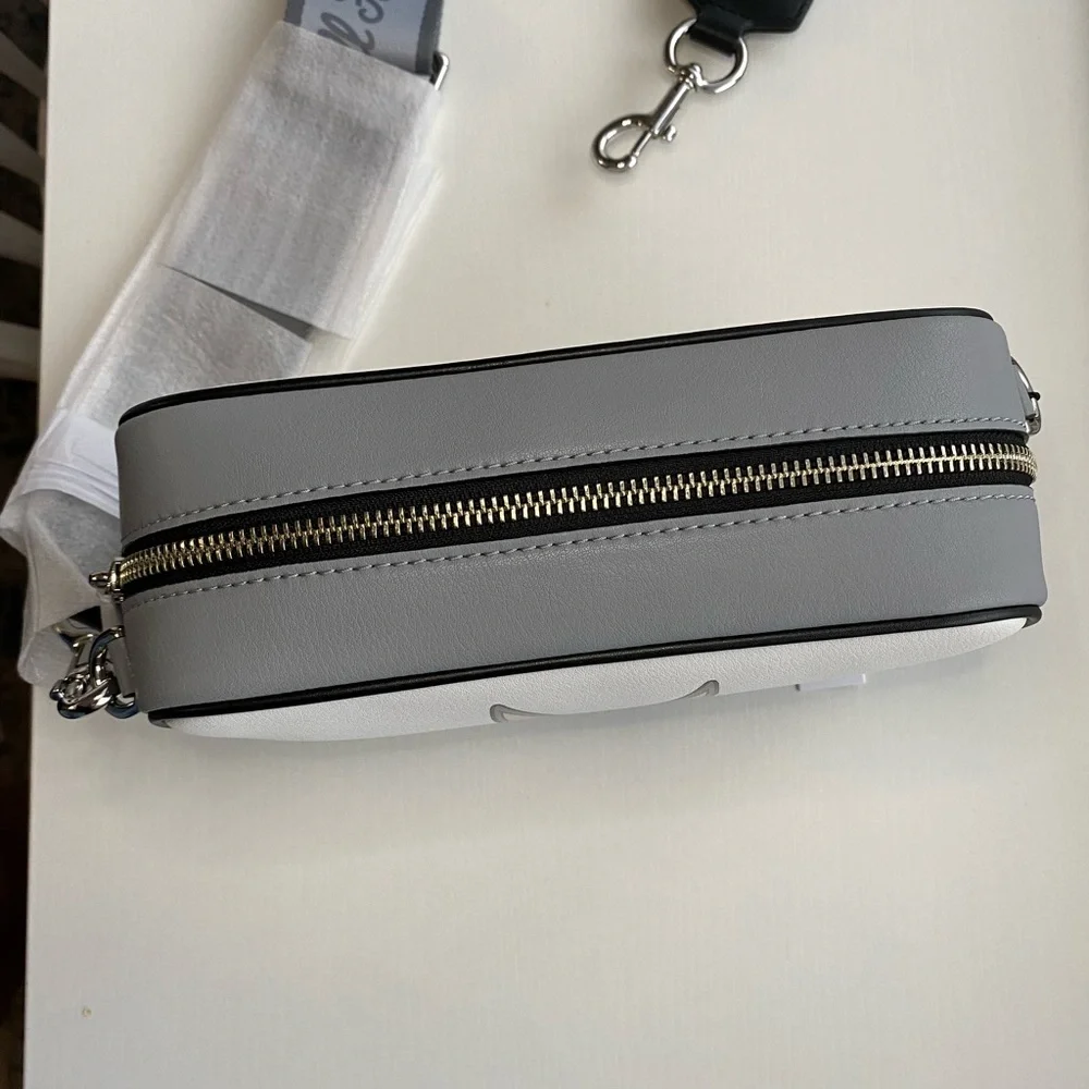 NWT Marc Jacobs Looney toons Bugs Bunny Camera Bag Crossbody - Picture 3 of 8